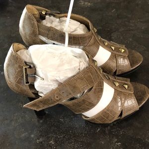 Dana Buchman size 8.5 never worn